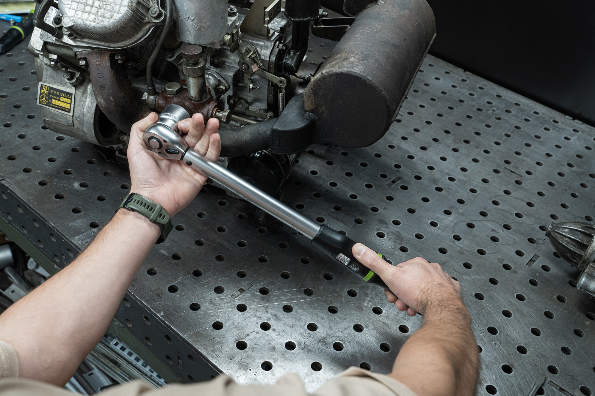 Ключ динамометрический 1/2" с эргономичной рукояткой 40-200 Нм