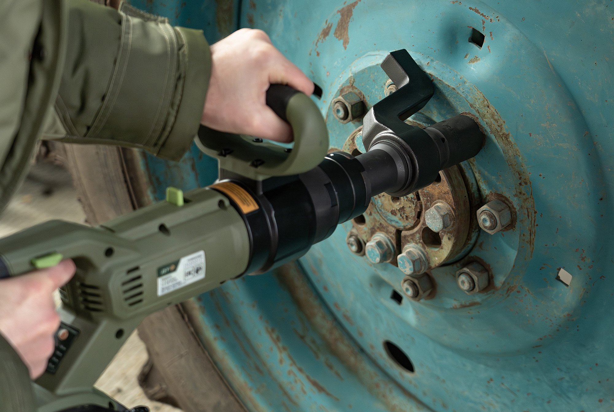 Гайковёрт аккумуляторный 1" с усилителем крутящего момента