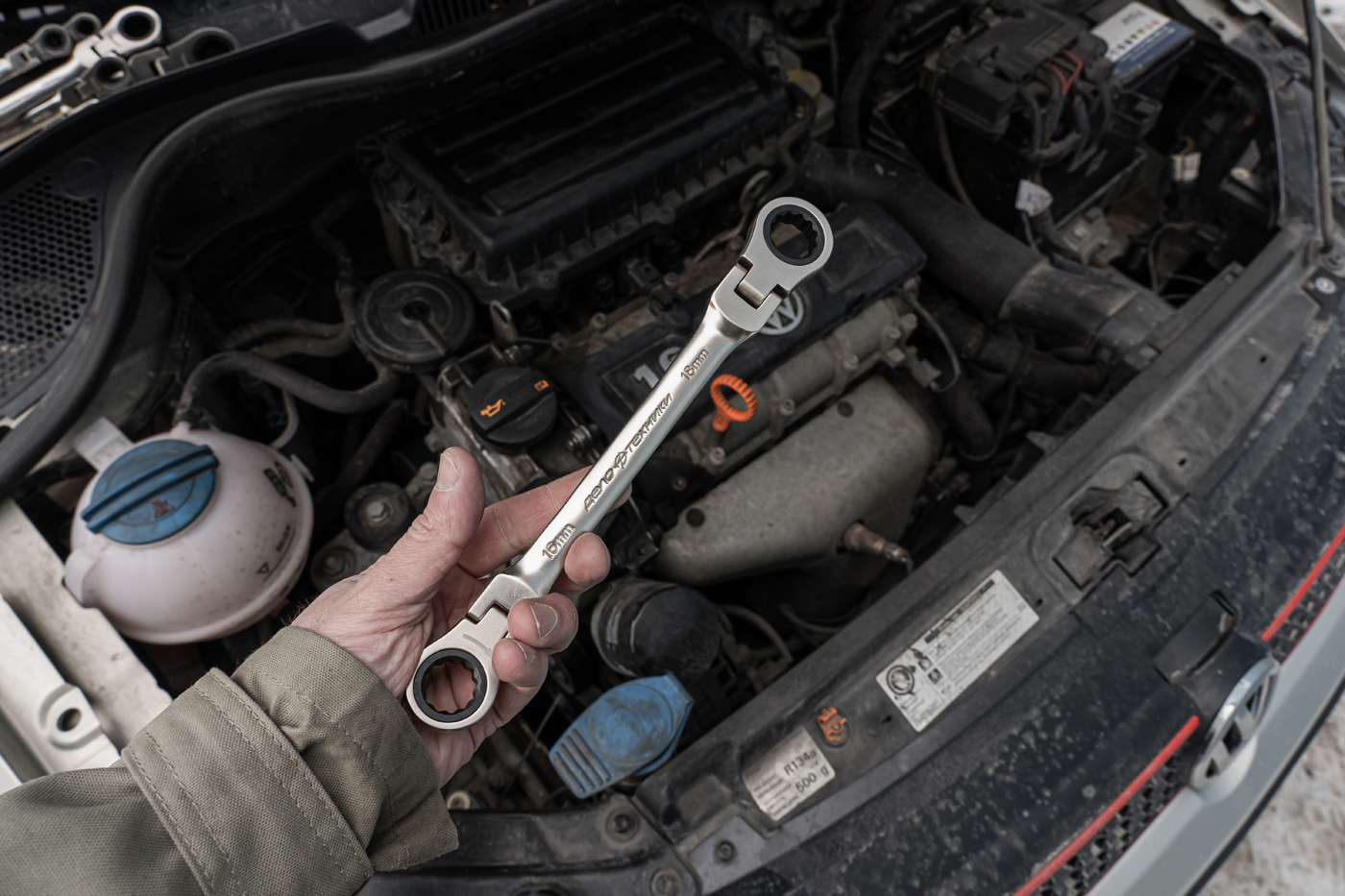 Ключ трещоточный шарнирный двусторонний 16×18 мм