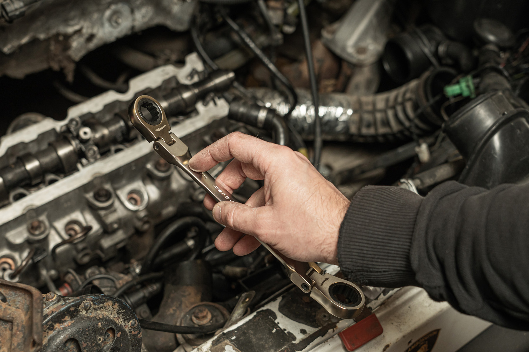 Ключ трещоточный шарнирный двусторонний 16×18 мм