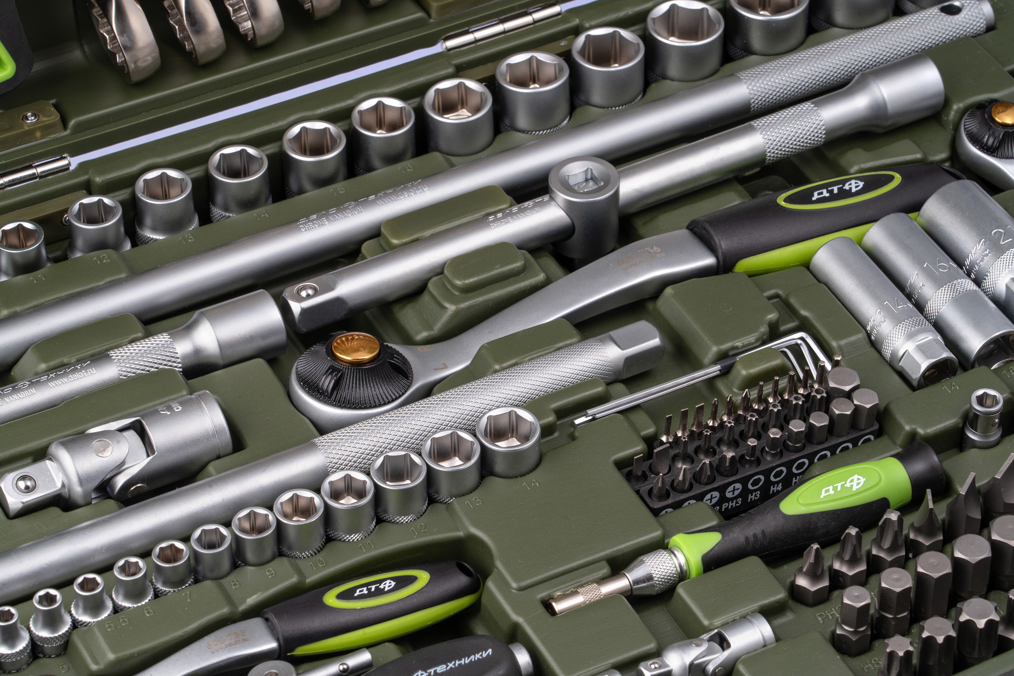 Набор головок 1/4", 3/8", 1/2" с инструментом, 200 предметов